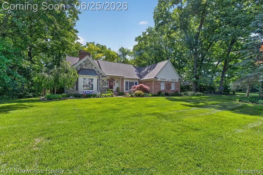 11073 Sandy Creek, South Lyon, MI 48178 - #2