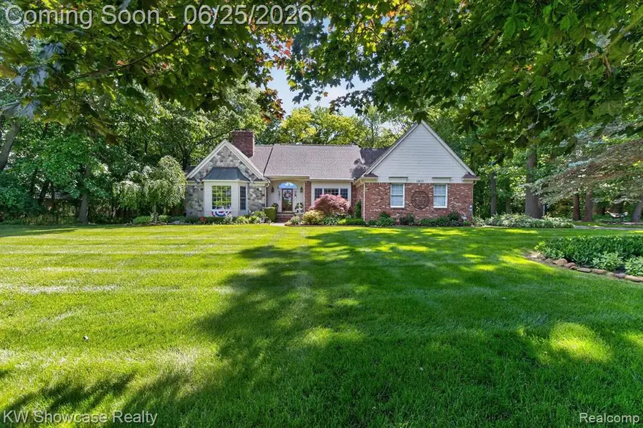 11073 Sandy Creek, South Lyon, MI 48178 - #3