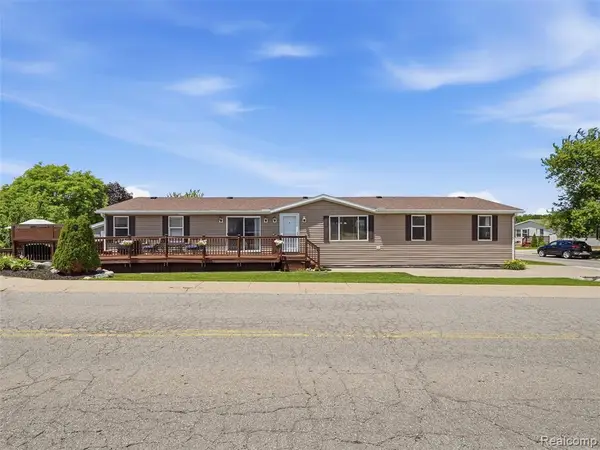 9695 Bloomsbury, Northville, MI 48167