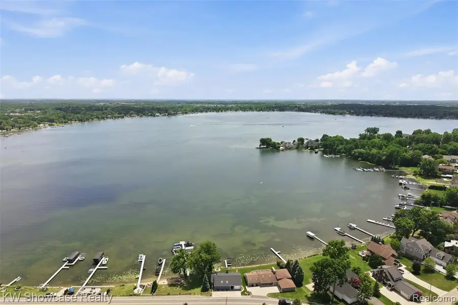 301 S Pontiac, Walled Lake, MI 48390 - #3
