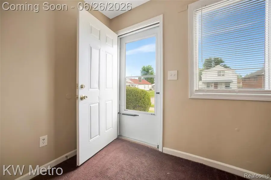 25335 Pinehurst, Roseville, MI 48066 - #3
