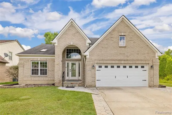 20798 Oak Ridge, Clinton Township, MI 48036