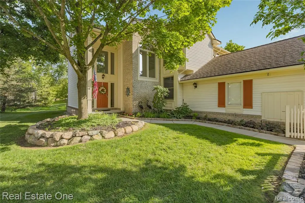 7105 Winding Brook, West Bloomfield, MI 48322 - #1