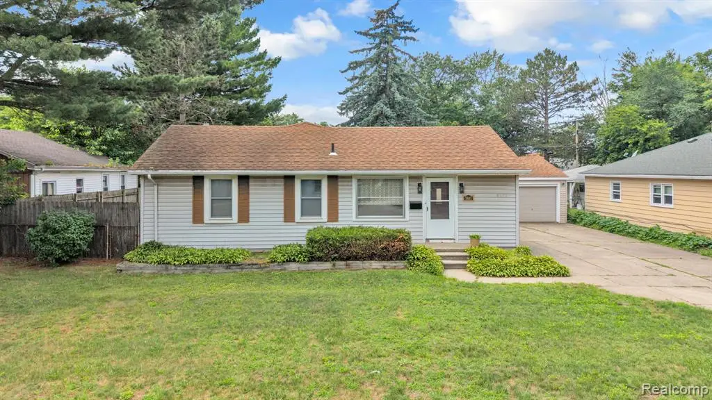 5693 Colonial, Dearborn Heights, MI 48127 - #1