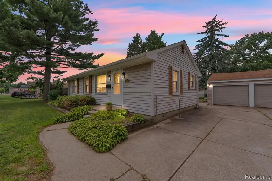 5693 Colonial, Dearborn Heights, MI 48127 - #3