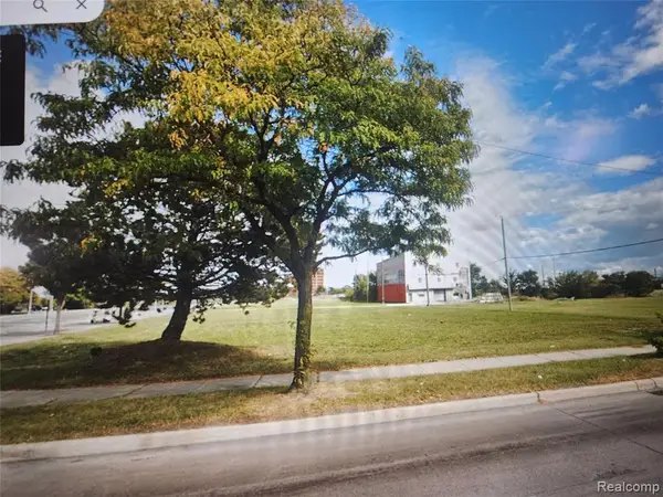 11400 E Jefferson, Detroit, MI 48214