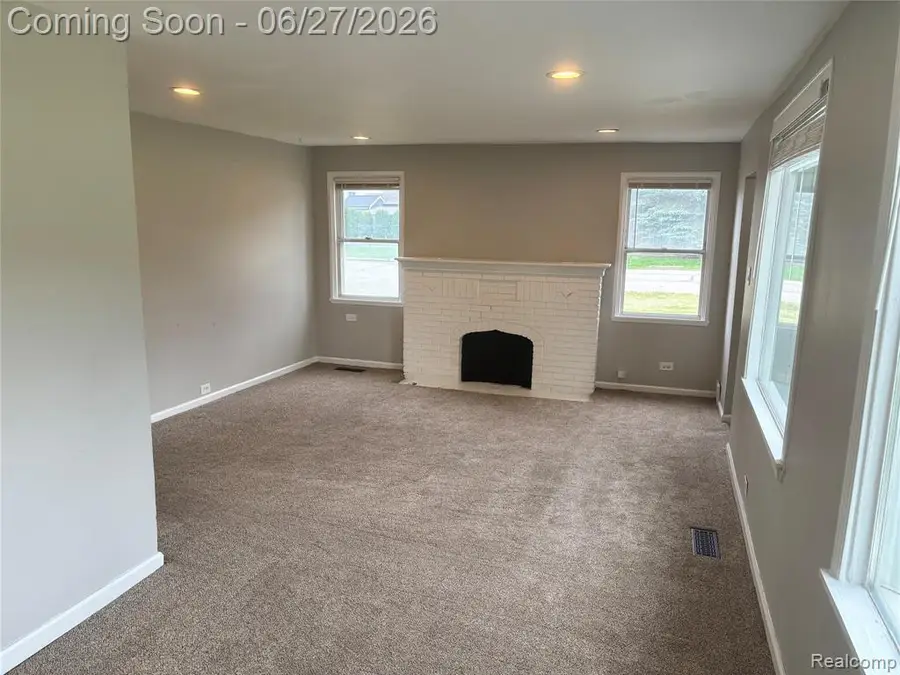 45824 Jefferson Ave, Chesterfield, MI 48047 - #2