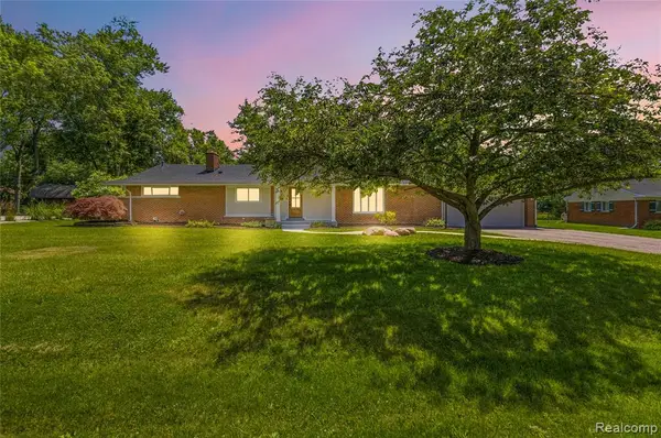 28264 Bayberry, Farmington, MI 48331