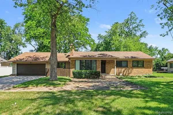 2360 Pineview, West Bloomfield, MI 48324