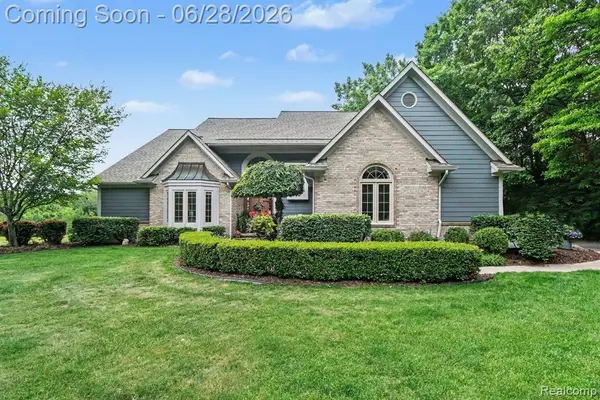 9230 Kelly Lake, Clarkston, MI 48348