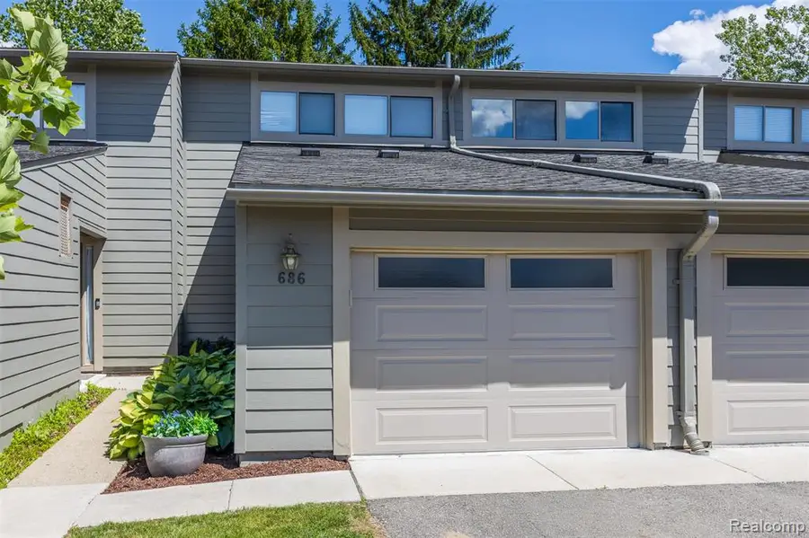 686 Peninsula, Ann Arbor, MI 48105 - #2