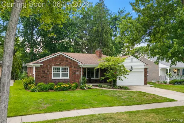 21235 River, Grosse Pointe Woods, MI 48236