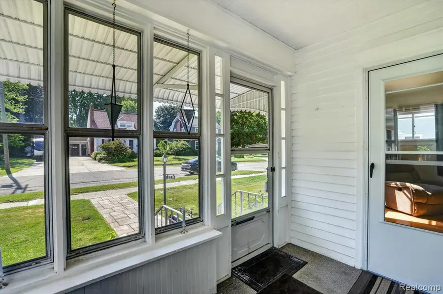 410 S Center, Howell, MI 48843 - #2