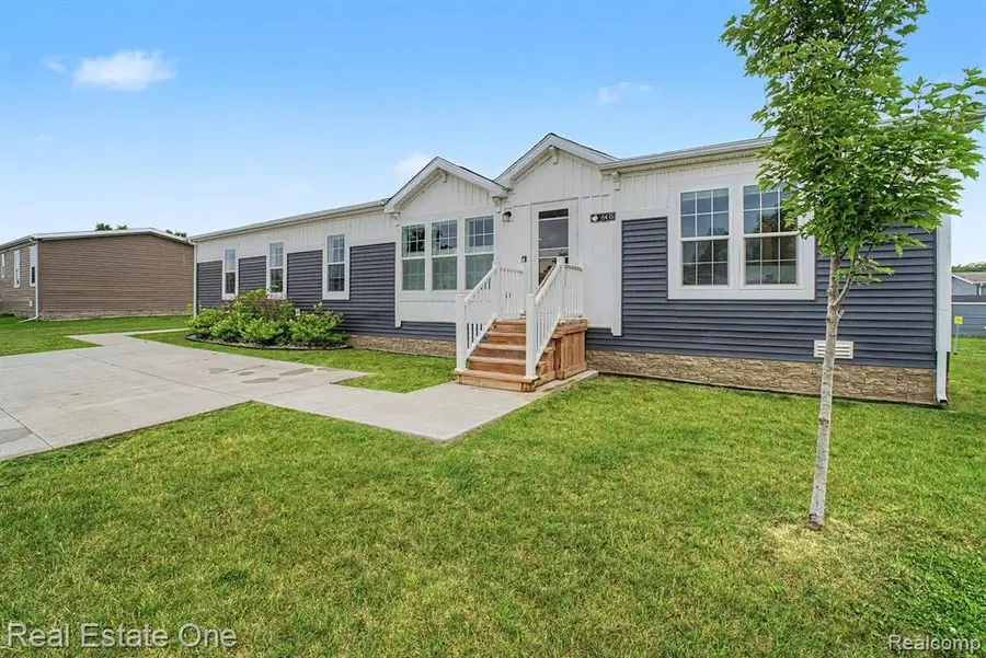 6435 Prince Blvd, Fenton, MI 48430 - #2