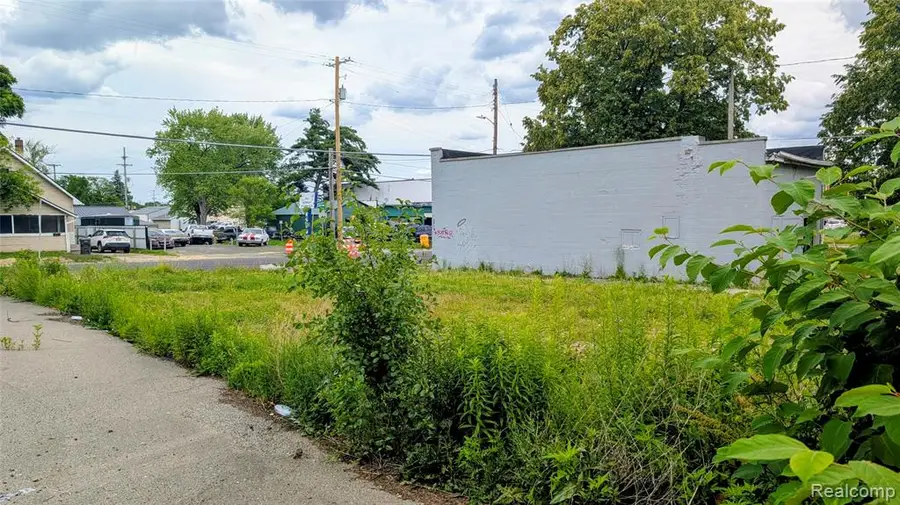 2620 Davison, Flint, MI 48506 - #2