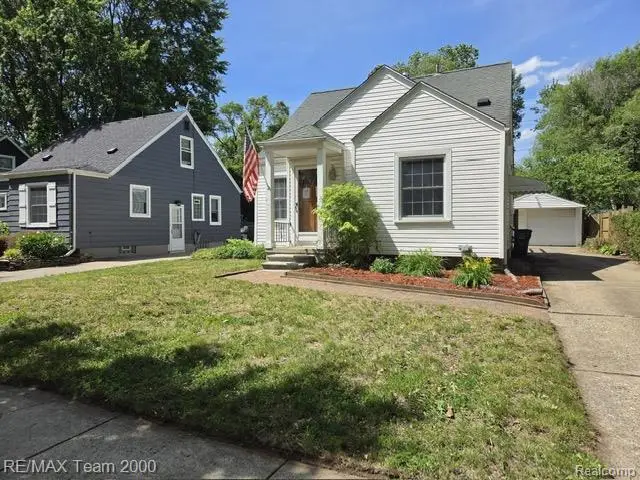 579 E Baker, Clawson, MI 48017 - #2