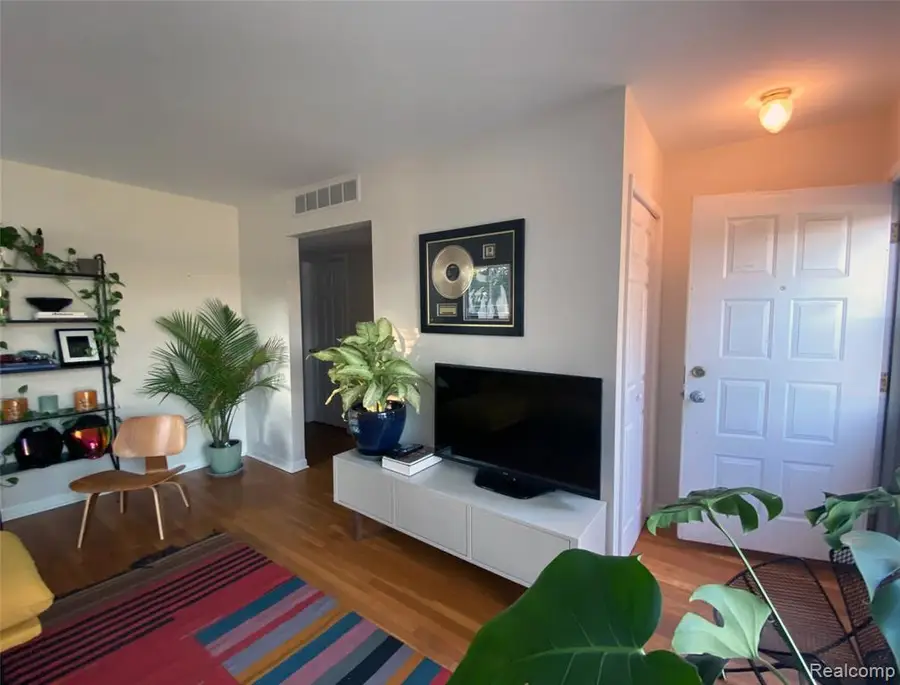 1377 Chapin, Birmingham, MI 48009 - #2