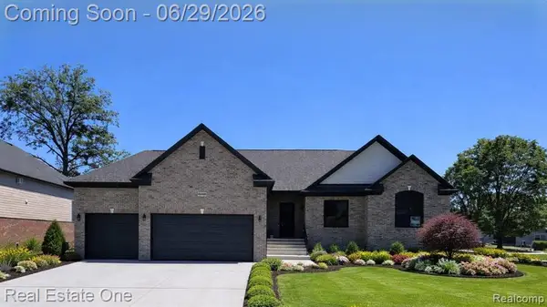 50402 Oakbrooke Drive, Chesterfield, MI 48047