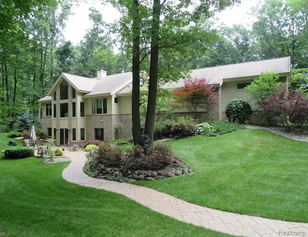 5388 Hartland, Fenton, MI 48430 - #1