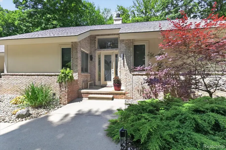 5388 Hartland, Fenton, MI 48430 - #3