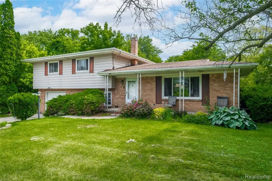6395 Tanglewood, Grand Blanc, MI 48439 - #2
