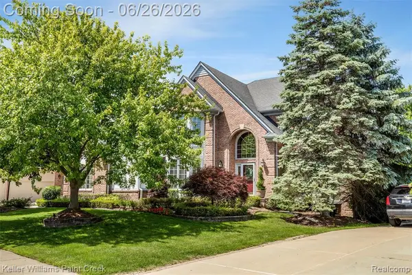 2036 Hickory Trail, Rochester Hills, MI 48309