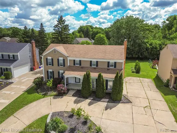 5484 Kingsfield, West Bloomfield, MI 48322