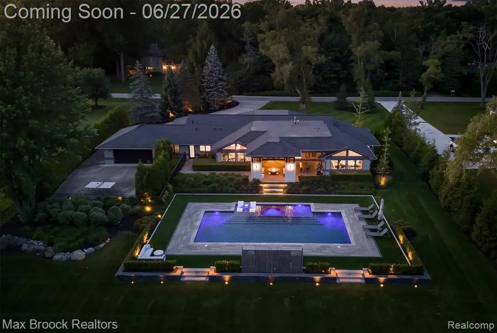 7400 Parkstone, Bloomfield Hills, MI 48301 - #1