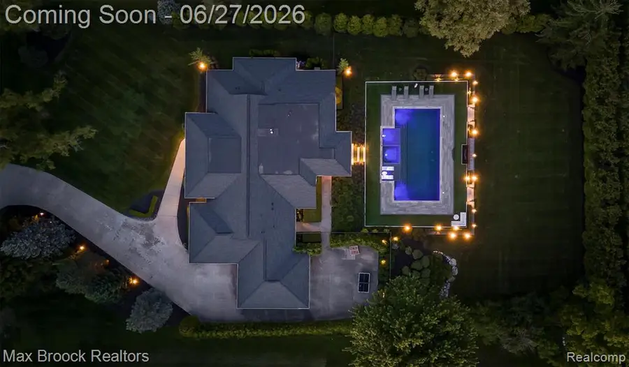7400 Parkstone, Bloomfield Hills, MI 48301 - #2