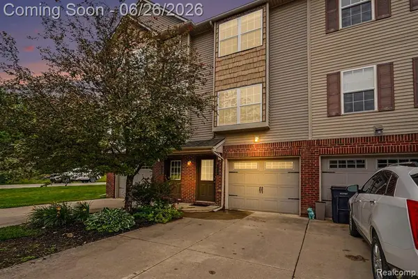 2234 Knotty Pine, Howell, MI 48855