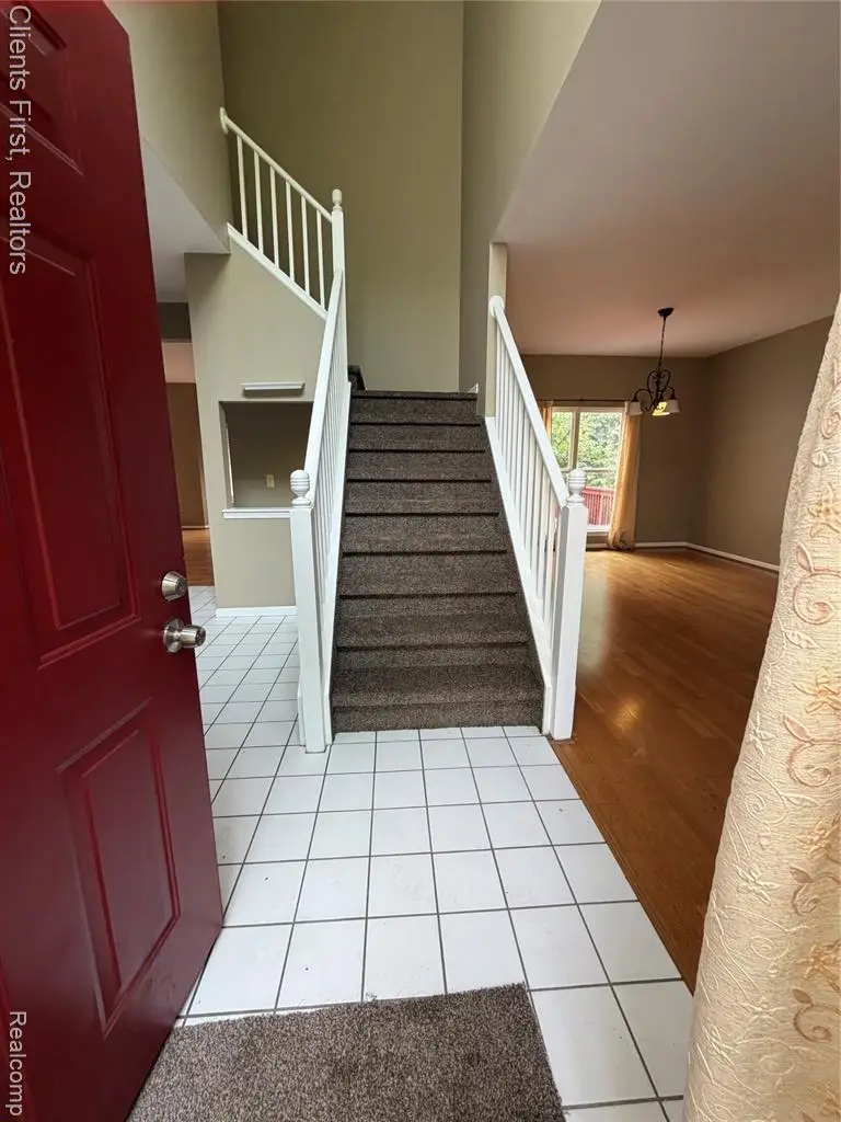 35285 Pennington, Farmington Hills, MI 48335 - #2