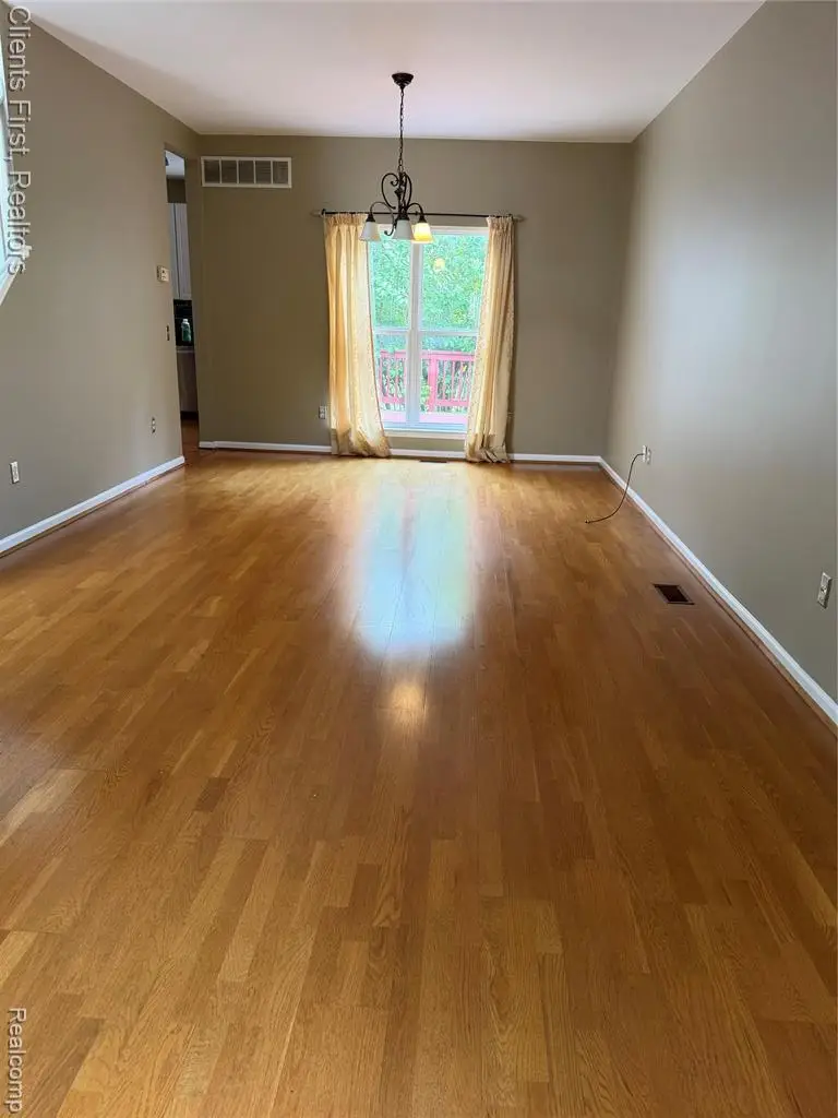 35285 Pennington, Farmington Hills, MI 48335 - #3