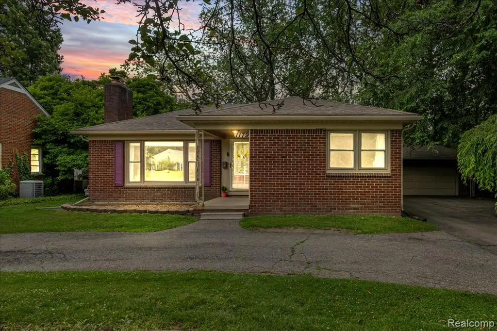 1179 Hampton, Grosse Pointe Woods, MI 48236 - #1