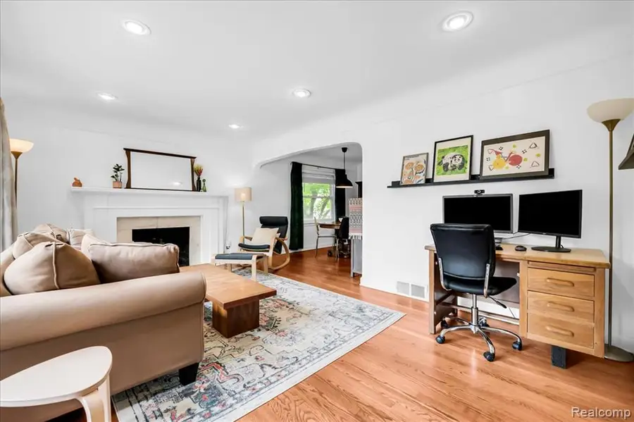 1179 Hampton, Grosse Pointe Woods, MI 48236 - #3
