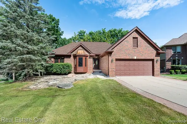 227 Bloomer Ridge, Rochester, MI 48307