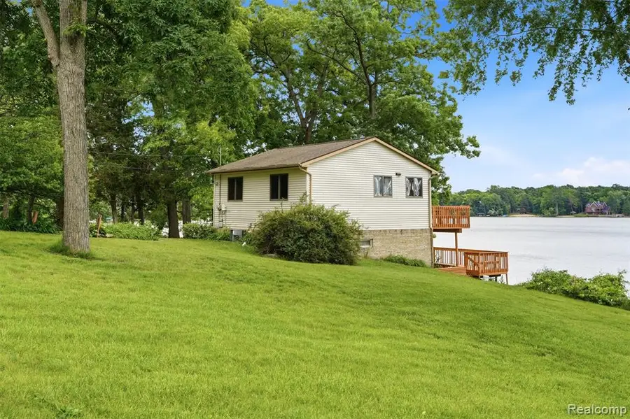 11044 Grand River, Brighton, MI 48116 - #2