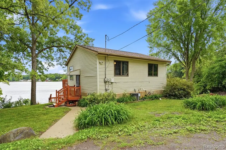 11044 Grand River, Brighton, MI 48116 - #3