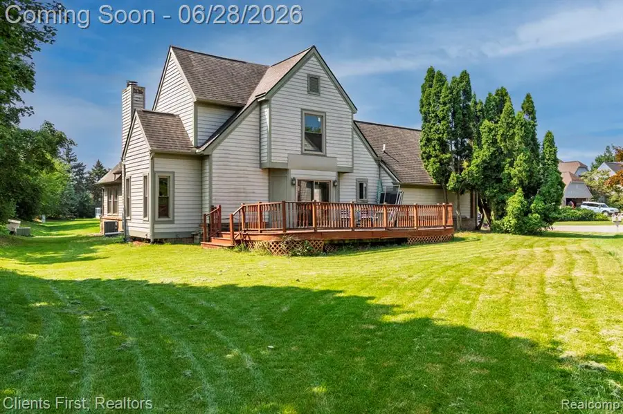 39478 Squire, Novi, MI 48375 - #3