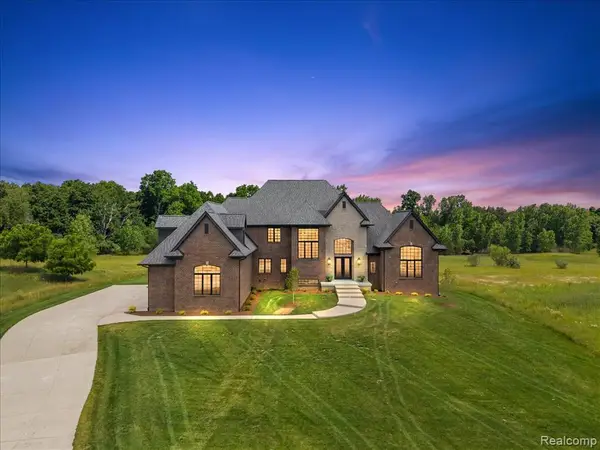 6301 Bridle, Grand Blanc, MI 48439