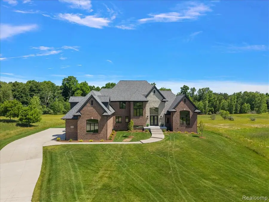 6301 Bridle, Grand Blanc, MI 48439 - #2