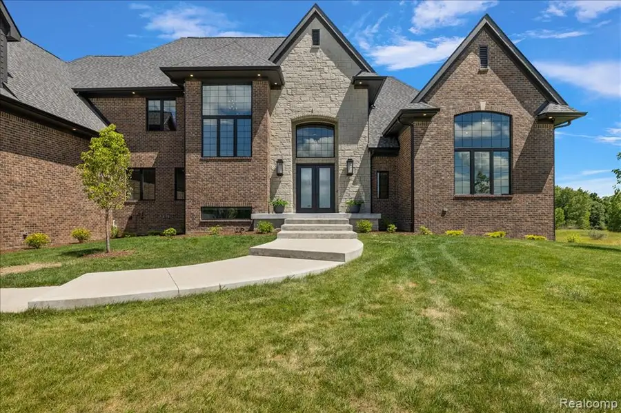 6301 Bridle, Grand Blanc, MI 48439 - #3