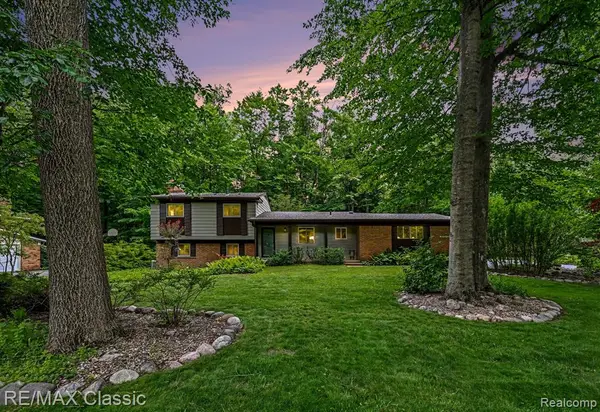 29931 Woodbrook, Farmington Hills, MI 48334