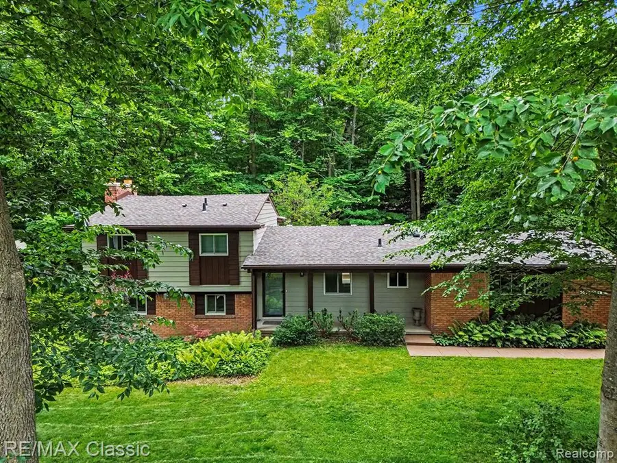 29931 Woodbrook, Farmington Hills, MI 48334 - #2