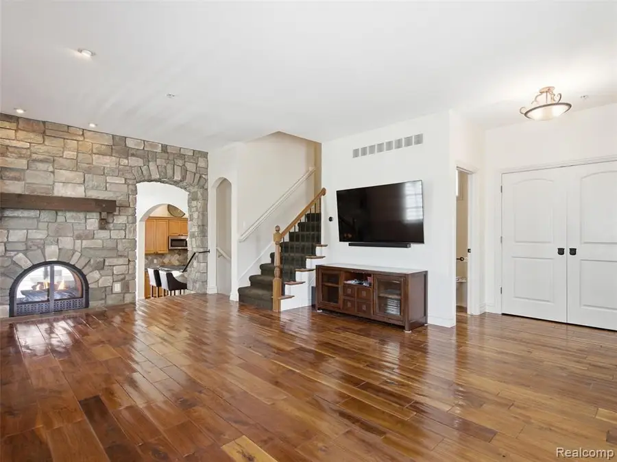 3875 Andover, Auburn Hills, MI 48326 - #3