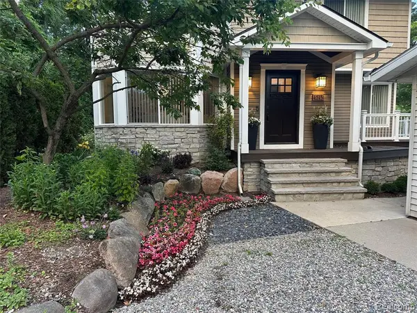 524 Fernhurst, Lake Orion, MI 48362