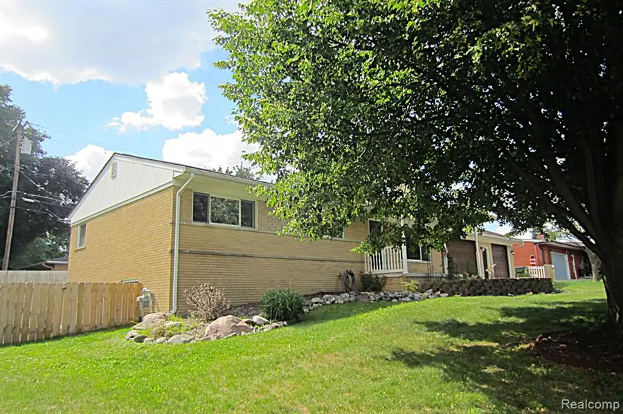 52477 Pappy, Shelby, MI 48316 - #3