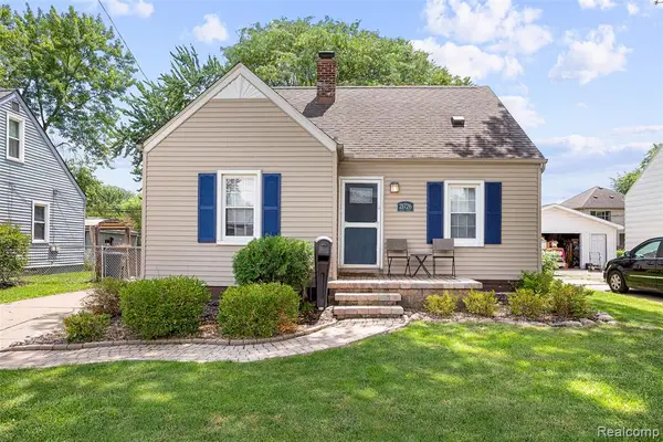21726 Alger, Saint Clair Shores, MI 48080