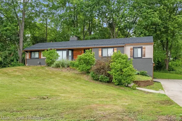 2905 Lahser, Bloomfield Hills, MI 48304