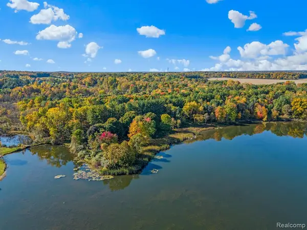4695 Waterwood, Howell, MI 48855