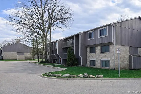 29860 W 12 Mile #604, Farmington Hills, MI 48334